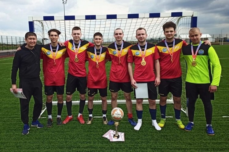 Футболисты команды «61 регион» с золотыми медалями суперфинала АССК России
