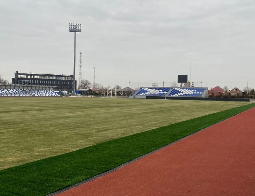Стадион в Песчанокопском начинает новую жизнь