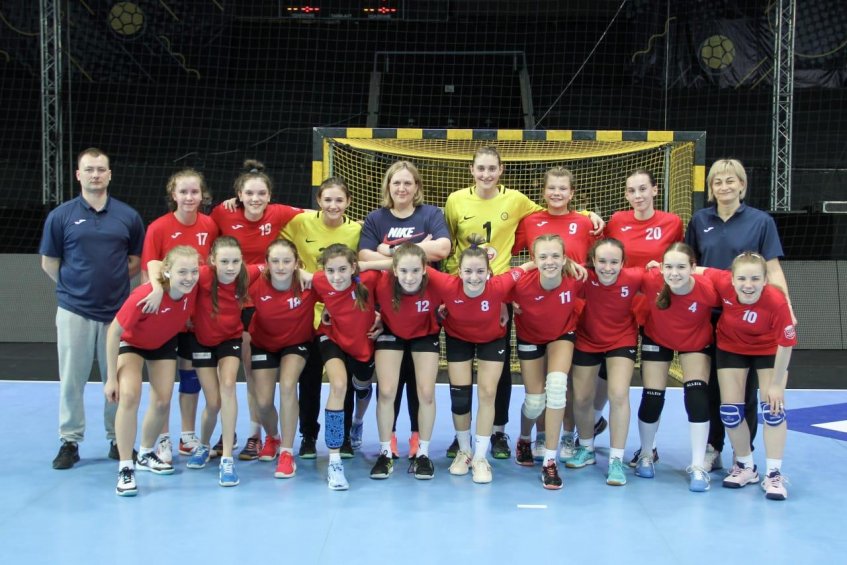 Команда девушек 2007 года рождения ростовской ДЮСШ № 13 успешно выступила в финальном турнире первенства России в Тольятти