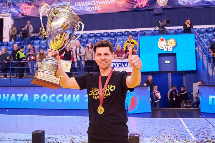 Томаш Хлавати с чемпионским Кубком