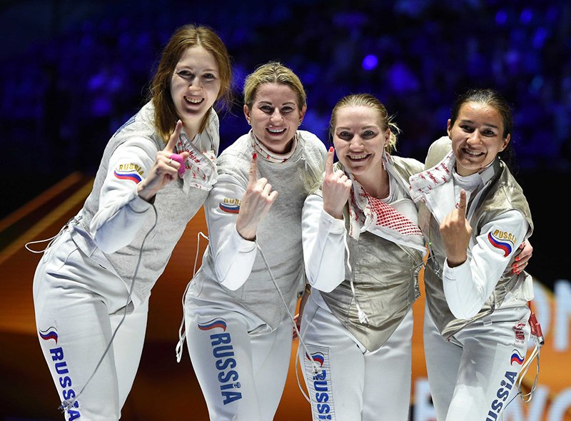 Россиянки — чемпионки мира. Лариса Коробейникова — крайняя слева