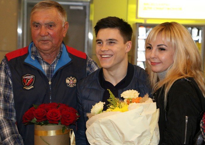 Никита Нагорный с мамой и дедушкой