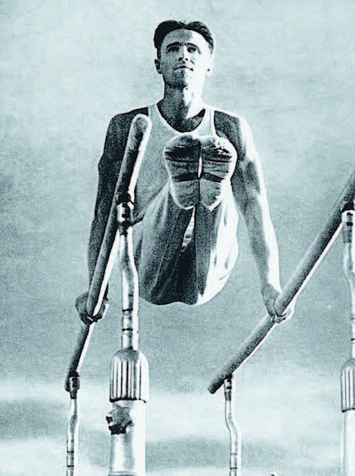 Выдающийся советский гимнаст, семикратный олимпийский чемпион Виктор Чукарин успел вдоволь хлебнуть военного лиха