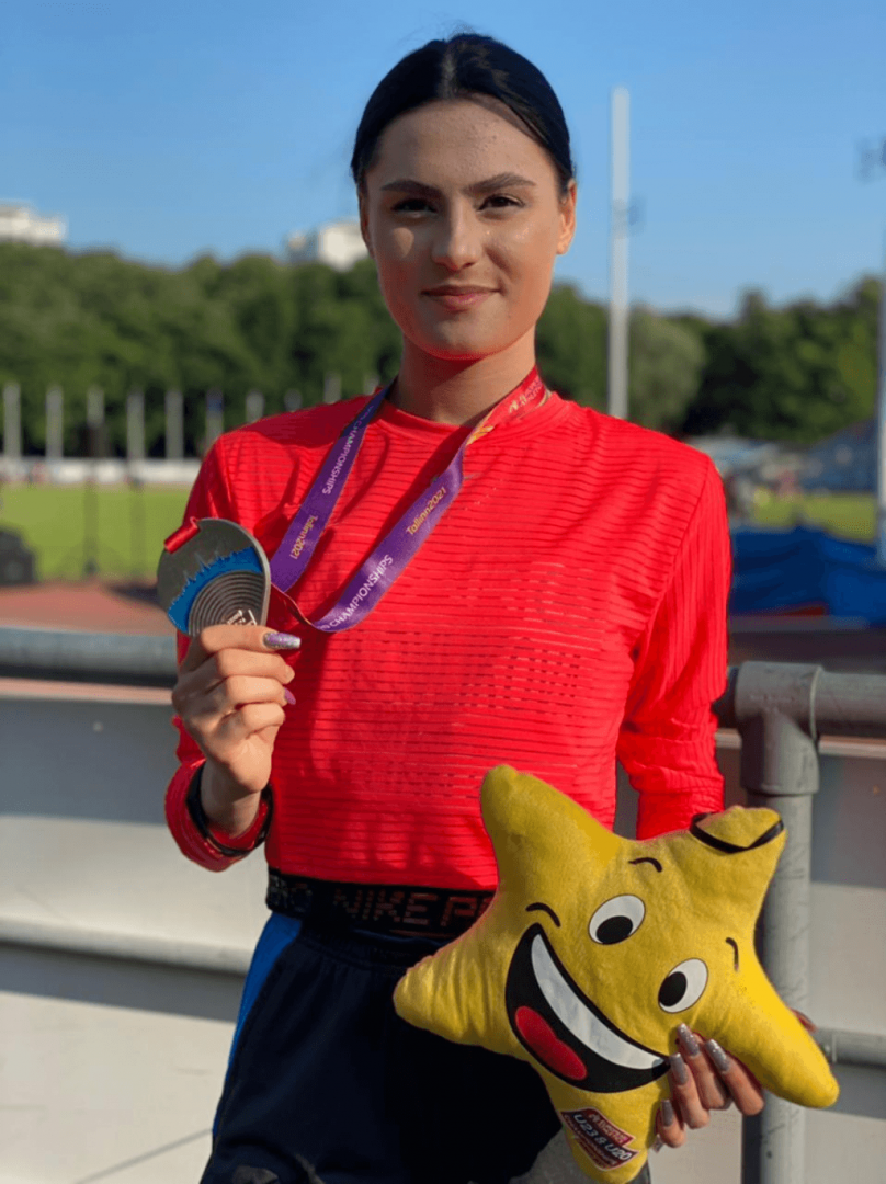 Валерия Воловликова с завоеванной серебряной медалью