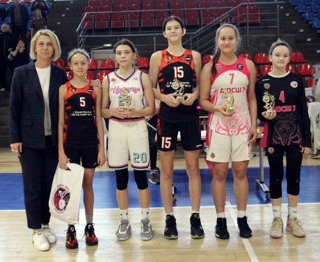 Елена Швайбович с лучшими игроками турнира