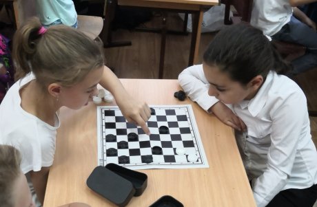 Ростовские школьники охотно знакомятся с шашками